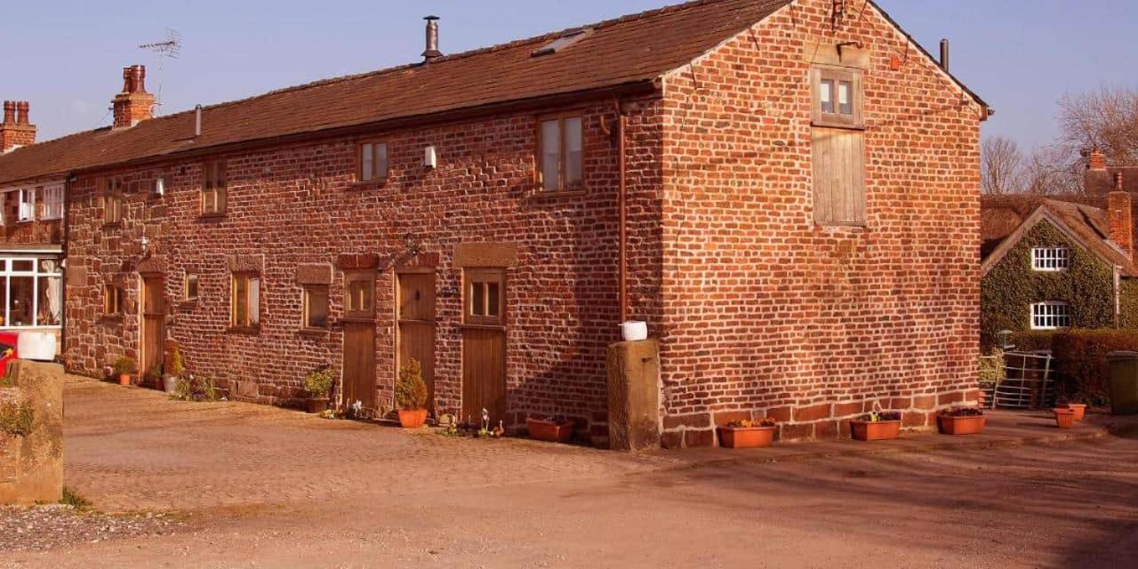 The Shippon Barn With Hot Tub And Private Pool Villa Wirral Exterior photo